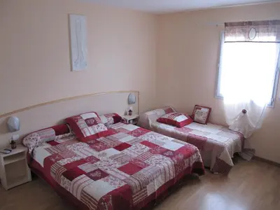 Un ou plusieurs lits dans un hébergement de l'établissement Hôtel Le Colombier