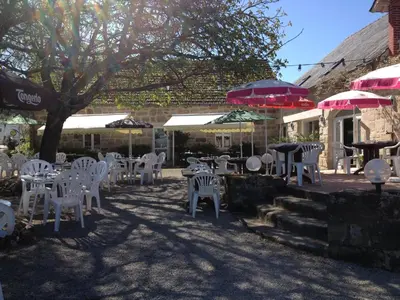 Restaurant ou autre lieu de restauration dans l'établissement La Clef des Champs