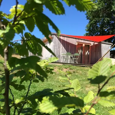 Jardin de l'établissement Les Volca'lodges de Tournebise