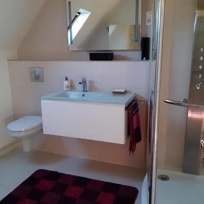 Salle de bains dans l'établissement Maison de la Loue