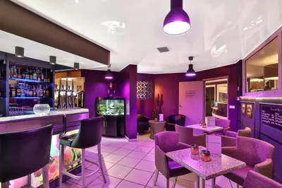 Salon ou bar de l'établissement Logis Hôtel Restaurant Europa