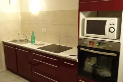 Cuisine ou kitchenette dans l'établissement Chambres d'Hôtes à la Fontanille