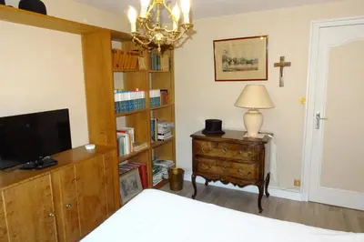 Télévision ou salle de divertissement dans l'établissement Chambres d'Hôtes à la Fontanille
