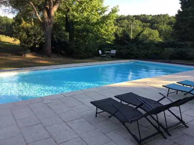 Piscine de l'établissement Le clos de rose ou située à proximité