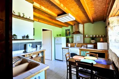 Cuisine ou kitchenette dans l'établissement Le Vieux Séchoir