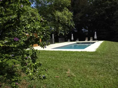 Piscine de l'établissement gitedubourghaut ou située à proximité