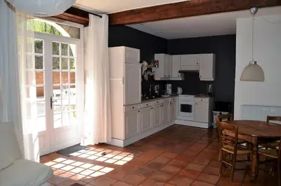 Cuisine ou kitchenette dans l'établissement Gîte Manseng