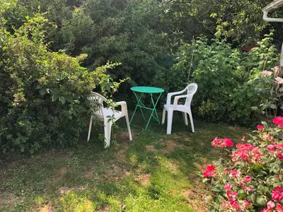 Jardin de l'établissement chambres d'hôtes du puy blanc