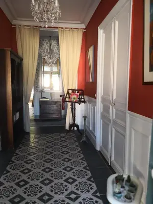 Coin salon dans l'établissement maison courbarien