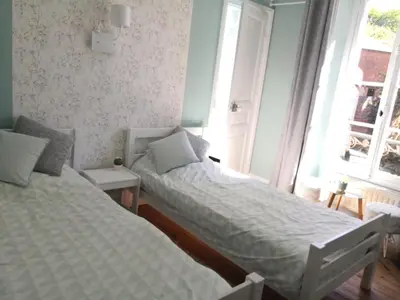 Un ou plusieurs lits dans un hébergement de l'établissement maison courbarien