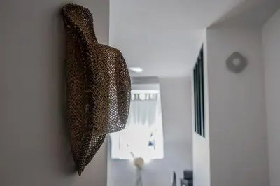 Télévision ou salle de divertissement dans l'établissement La Cachette d Artistes - 1 Chambre