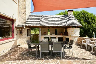 Terrasse ou espace extérieur de l'établissement les bois de saint auvent