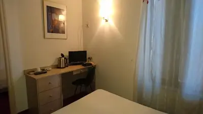 Un ou plusieurs lits dans un hébergement de l'établissement Hôtel de France