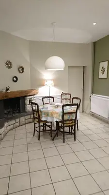 Coin salon dans l'établissement Hôtel de France