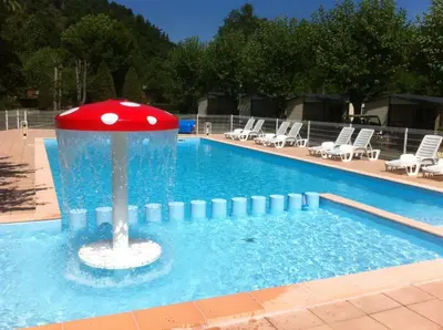 Piscine de l'établissement Camping La Clé des Champs ou située à proximité