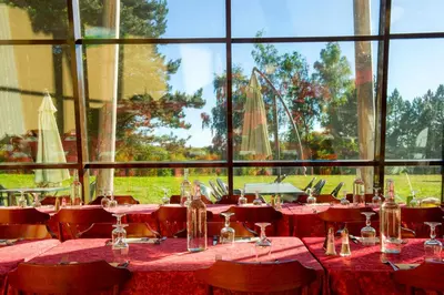 Restaurant ou autre lieu de restauration dans l'établissement VTF Le Domaine des Puys