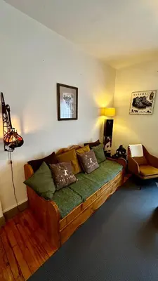 Coin salon dans l'établissement Les Montagnettes