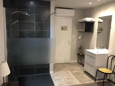 Salle de bains dans l'établissement Domaine de la Palle