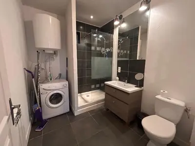 Salle de bains dans l'établissement L'Albuconis 1 Grand Studio