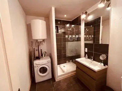 Salle de bains dans l'établissement L'Albuconis 1 Grand Studio