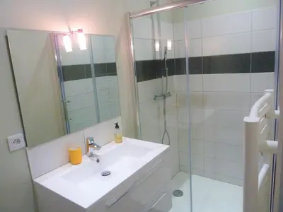 Salle de bains dans l'établissement Sémard