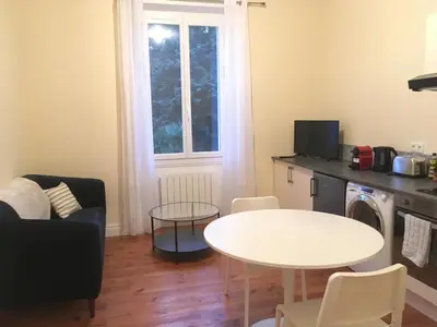 Cuisine ou kitchenette dans l'établissement Sémard