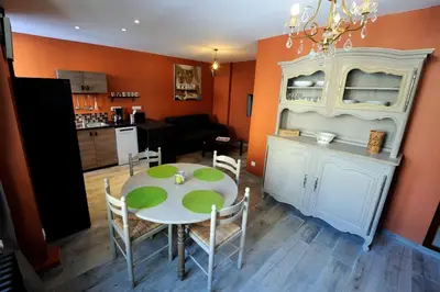 Cuisine ou kitchenette dans l'établissement Appartement Charlannes