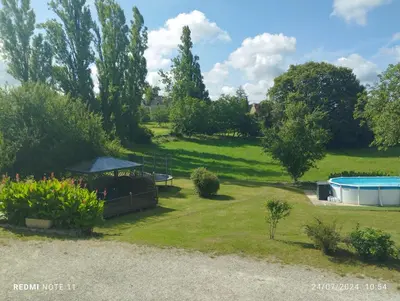 Piscine de l'établissement Maison charmante avec piscine à Loupiac ou située à proximité