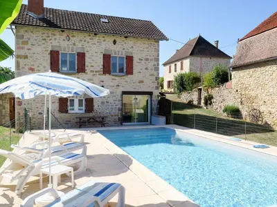 Piscine de l'établissement Holiday Home Sarrouil by Interhome ou située à proximité