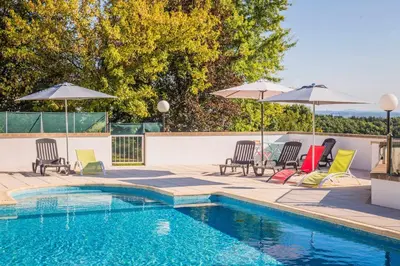 Piscine de l'établissement Logis Hôtel le Relais du Bas Limousin ou située à proximité