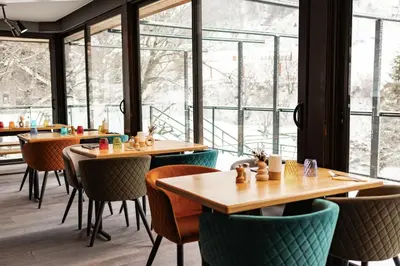 Restaurant ou autre lieu de restauration dans l'établissement Gîte-Hôtel Le P'tit Cham