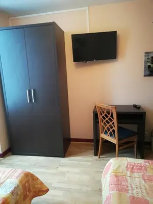 Télévision ou salle de divertissement dans l'établissement Hôtel de la Poste