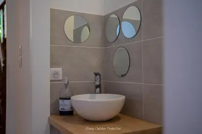 Salle de bains dans l'établissement Villa les Dahlias