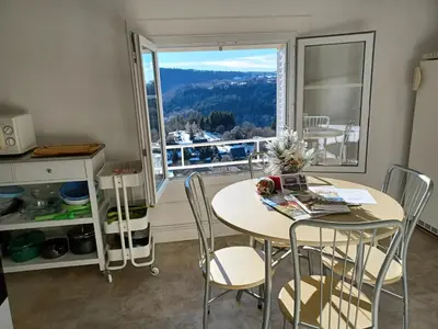 Vue générale sur la montagne ou vue sur la montagne depuis la maison de vacances