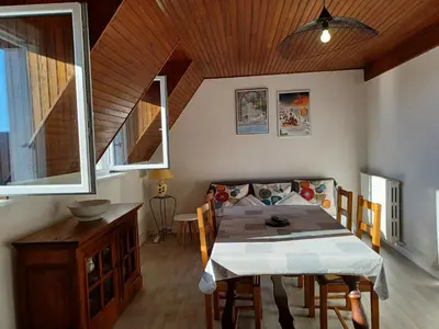 Un ou plusieurs lits dans un hébergement de l'établissement 2 hébergements différents 1 gîte avec deux chambres et 1 chambre d'hôtes avec salon privé