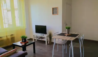 Télévision ou salle de divertissement dans l'établissement Appart Confortable à Tulle - Bien situé - Calme