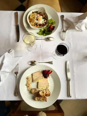 Nourriture dans l'hôtel ou à proximité