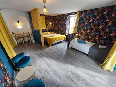 Un ou plusieurs lits dans un hébergement de l'établissement Logis Hotels - Auberge de l'Île - Hôtel 3 étoiles et Restaurant
