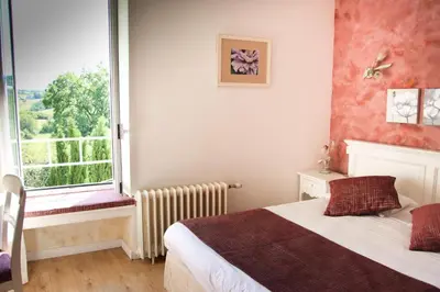 Un ou plusieurs lits dans un hébergement de l'établissement Auberge des 7 Tours