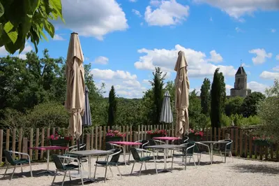 Jardin de l'établissement Auberge des 7 Tours