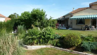 Jardin de l'établissement Chambres d'Hôtes de l'Auraine