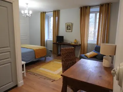 Coin salon dans l'établissement Le Figarelou