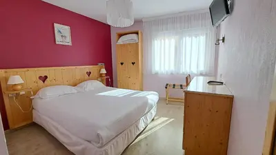 Un ou plusieurs lits dans un hébergement de l'établissement Alti'Pic Hôtel