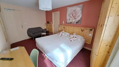 Un ou plusieurs lits dans un hébergement de l'établissement Alti'Pic Hôtel