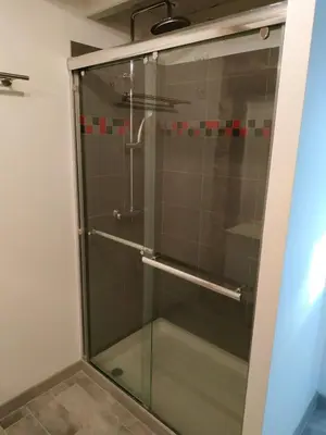Salle de bains dans l'établissement Maison charmante à La Porcherie