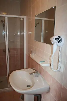 Salle de bains dans l'établissement Annie jouve chambres d'hôtes champassis