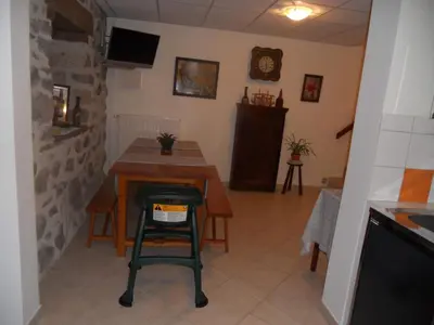 Télévision ou salle de divertissement dans l'établissement Annie jouve chambres d'hôtes champassis
