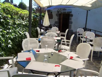 Restaurant ou autre lieu de restauration dans l'établissement Auberge Hôtel de Tournemire - Cantal