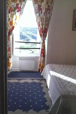 Un ou plusieurs lits dans un hébergement de l'établissement Auberge Hôtel de Tournemire - Cantal