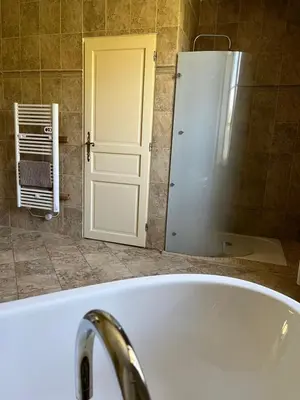Salle de bains dans l'établissement Chez Jallot